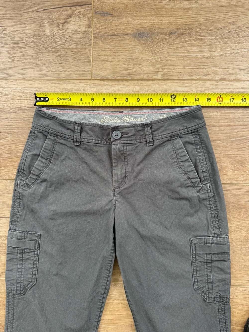 Eddie Bauer Slightly Curvy Cropped Cargo Pants Women’s 2 Gray Roll Tab Hiking - Picture 6 of 15